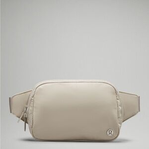 Everywhere Belt Bag with Long Strap
1L